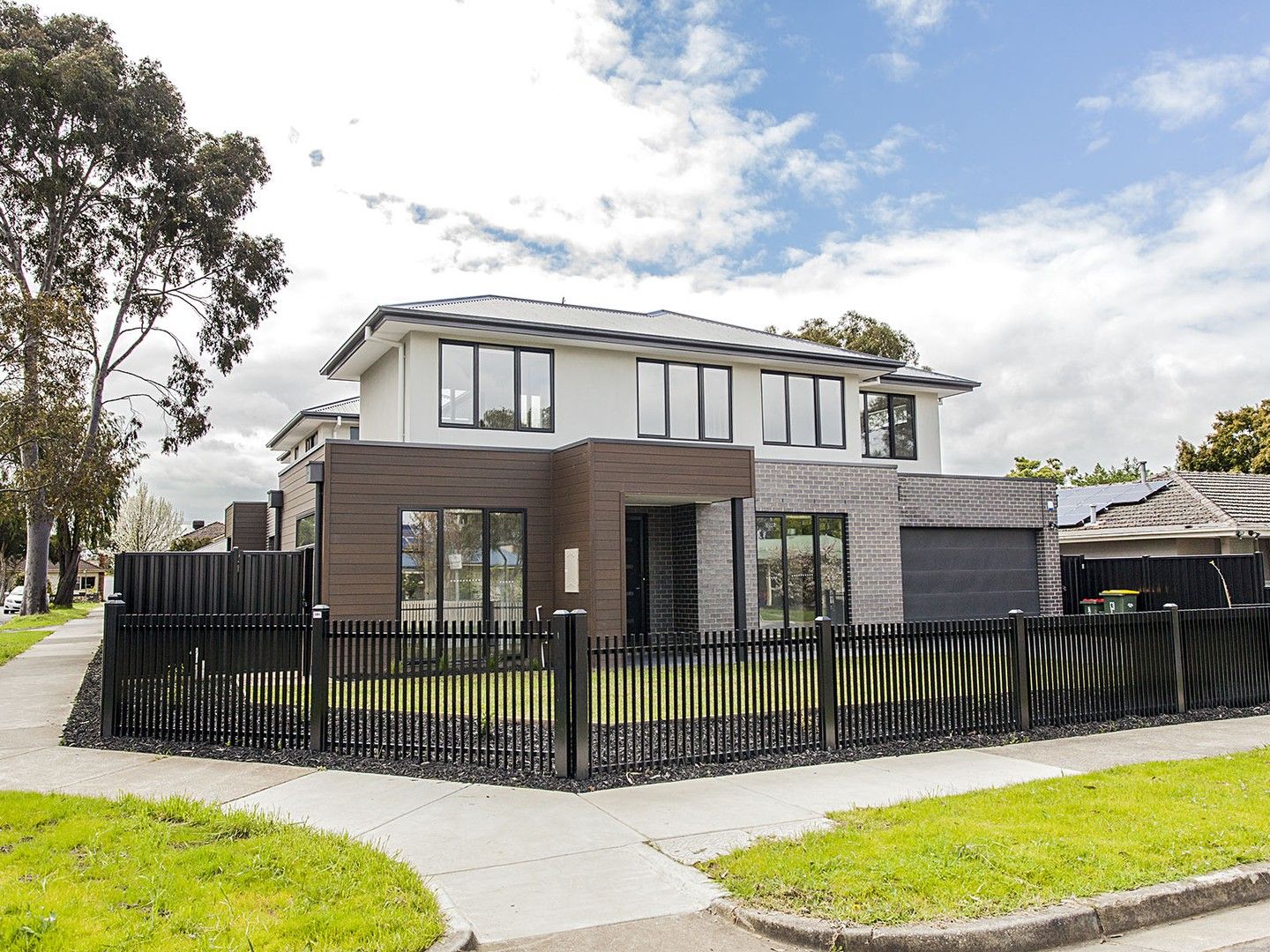 4 bedrooms Townhouse in 7 Tara Avenue BLACKBURN VIC, 3130