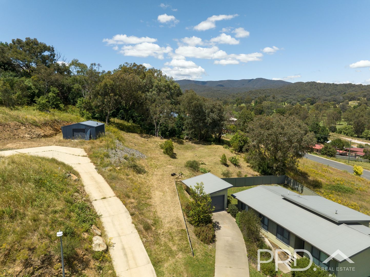 18 Eberlin Place, Tumut NSW 2720, Image 2