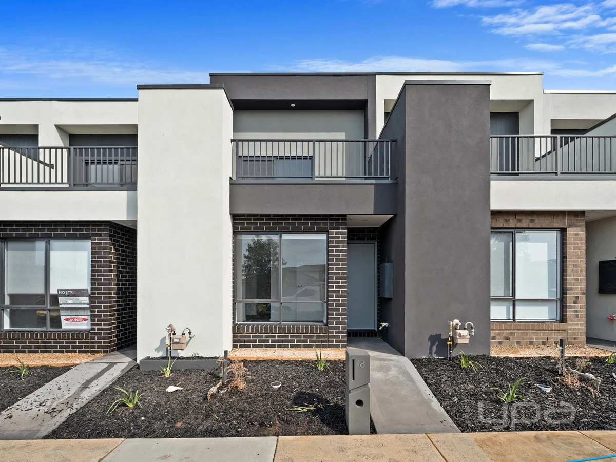 18 Elliottdale Walk, Rockbank VIC 3335