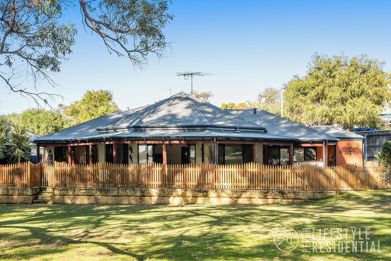 3 bedrooms House in 10 Augusta Grove YANCHEP WA, 6035