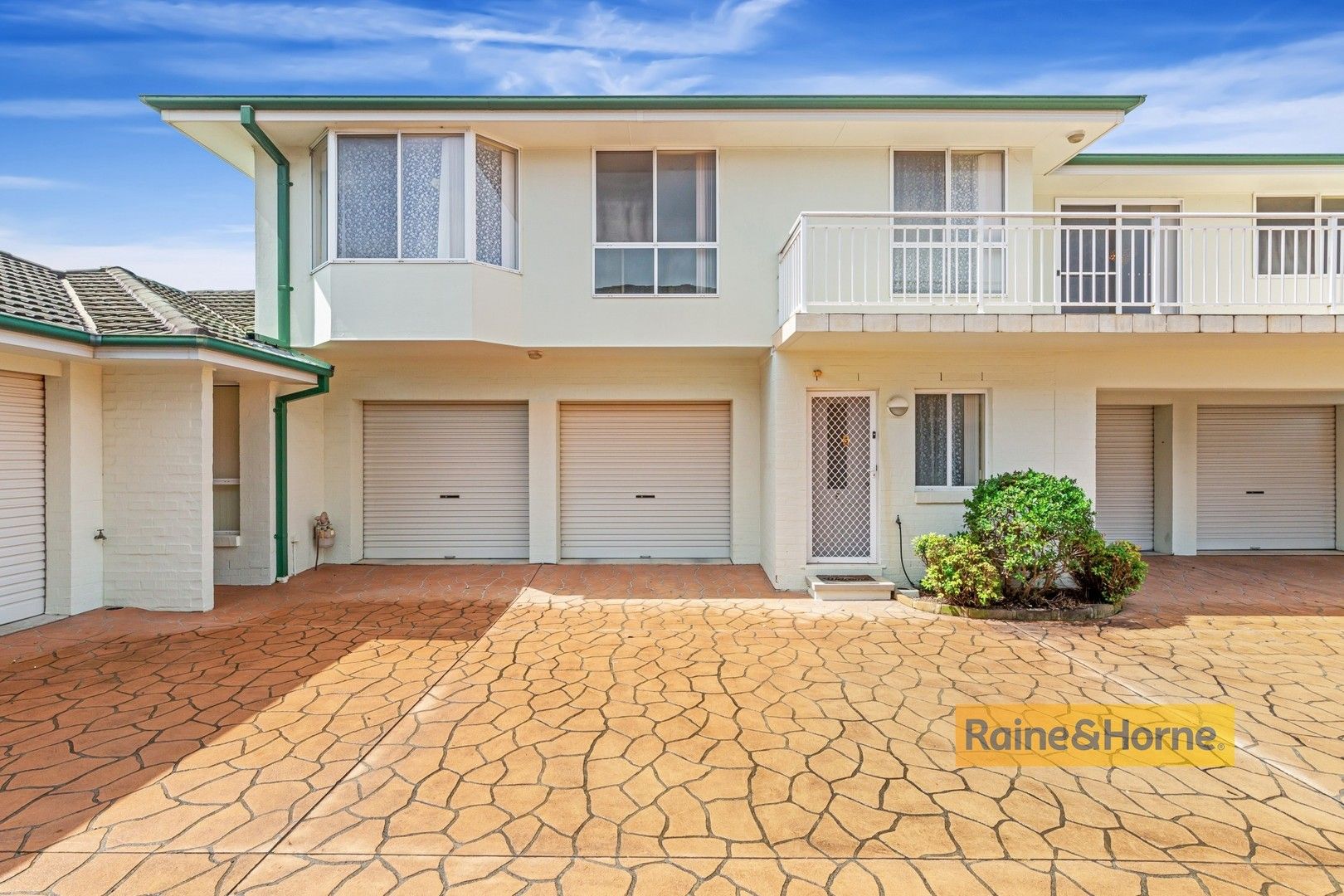 3 bedrooms Townhouse in 5/6-8 Dwyer Avenue WOY WOY NSW, 2256
