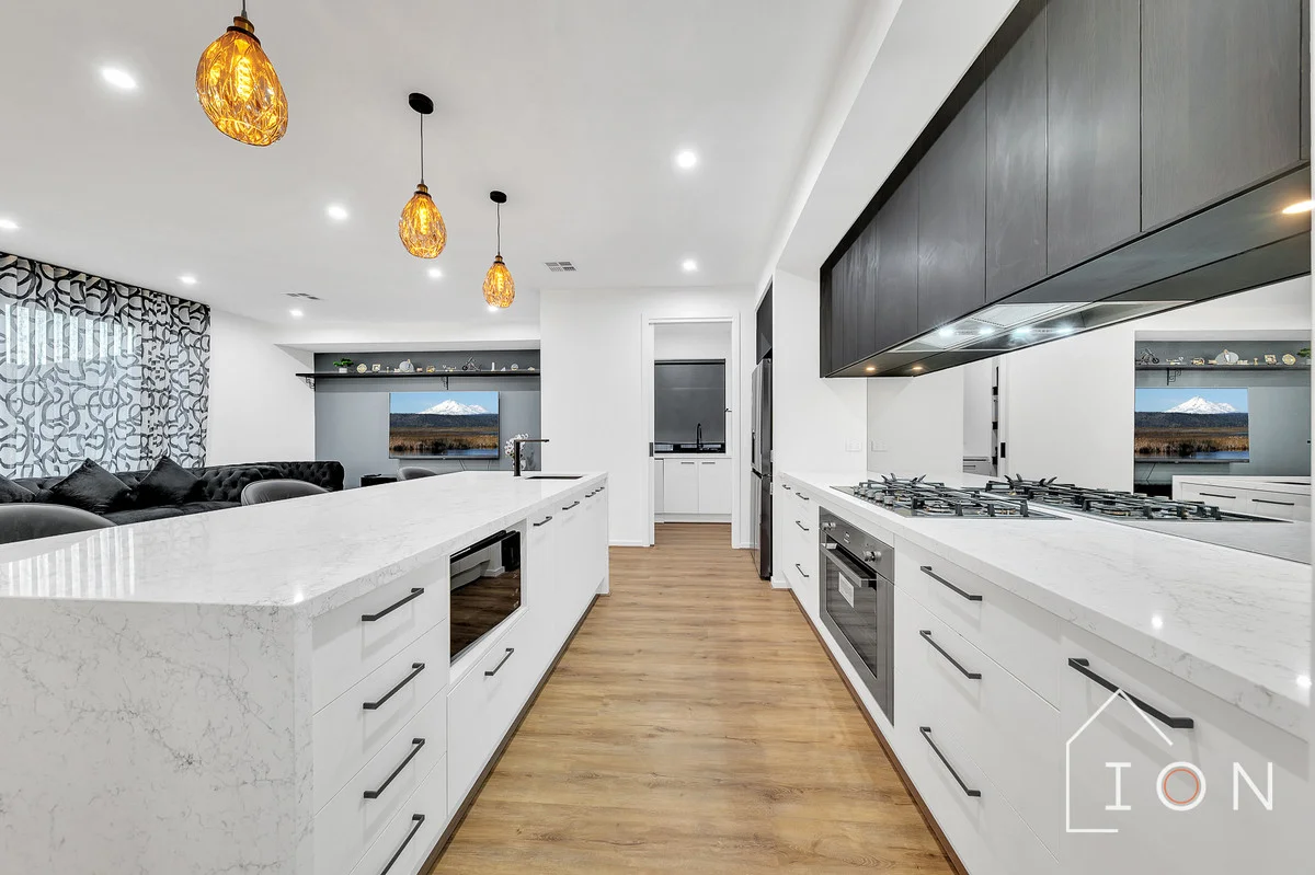 11 Taupe Circuit, Clyde North VIC 3978