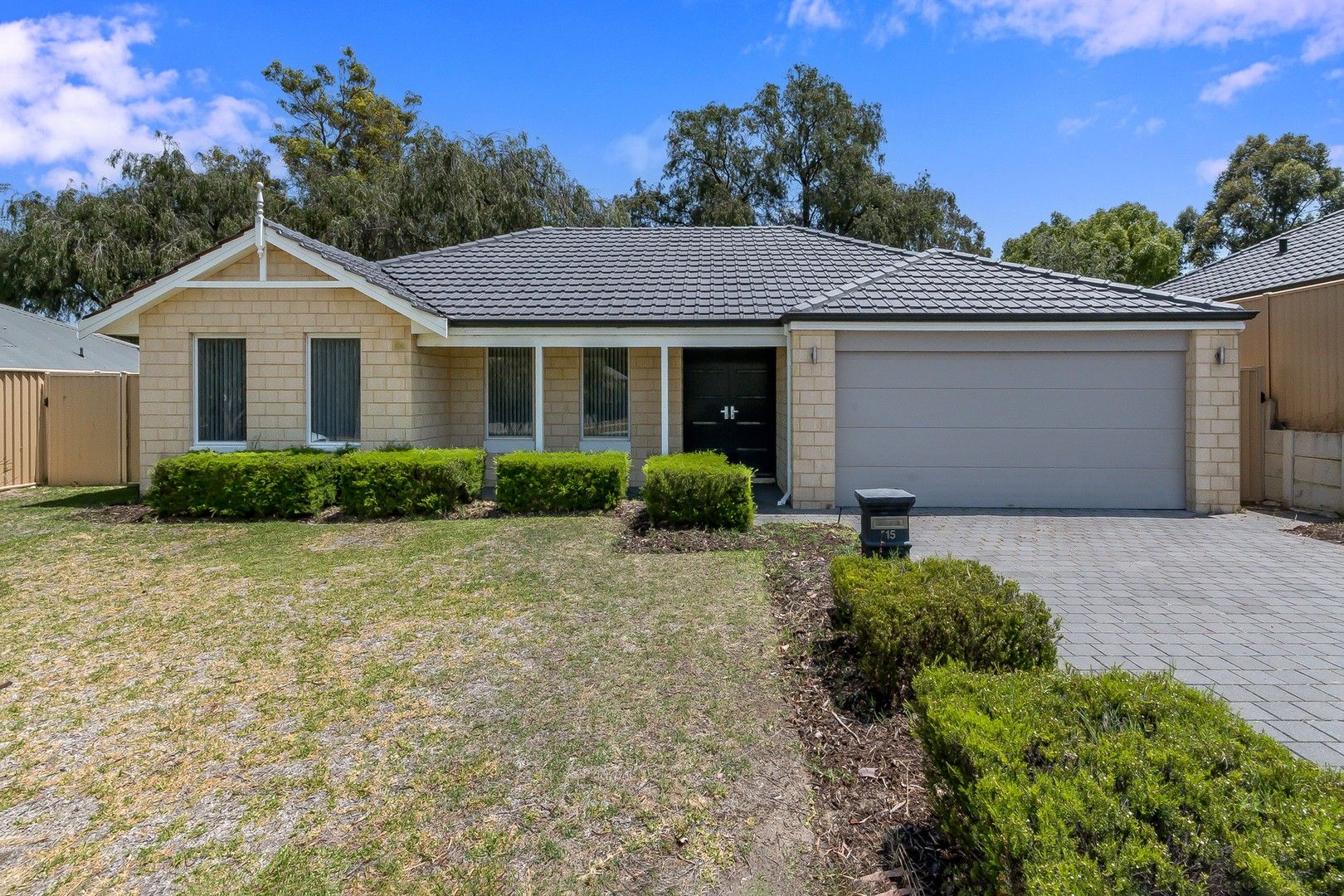 3 bedrooms House in 15 Adenine Bend PIARA WATERS WA, 6112