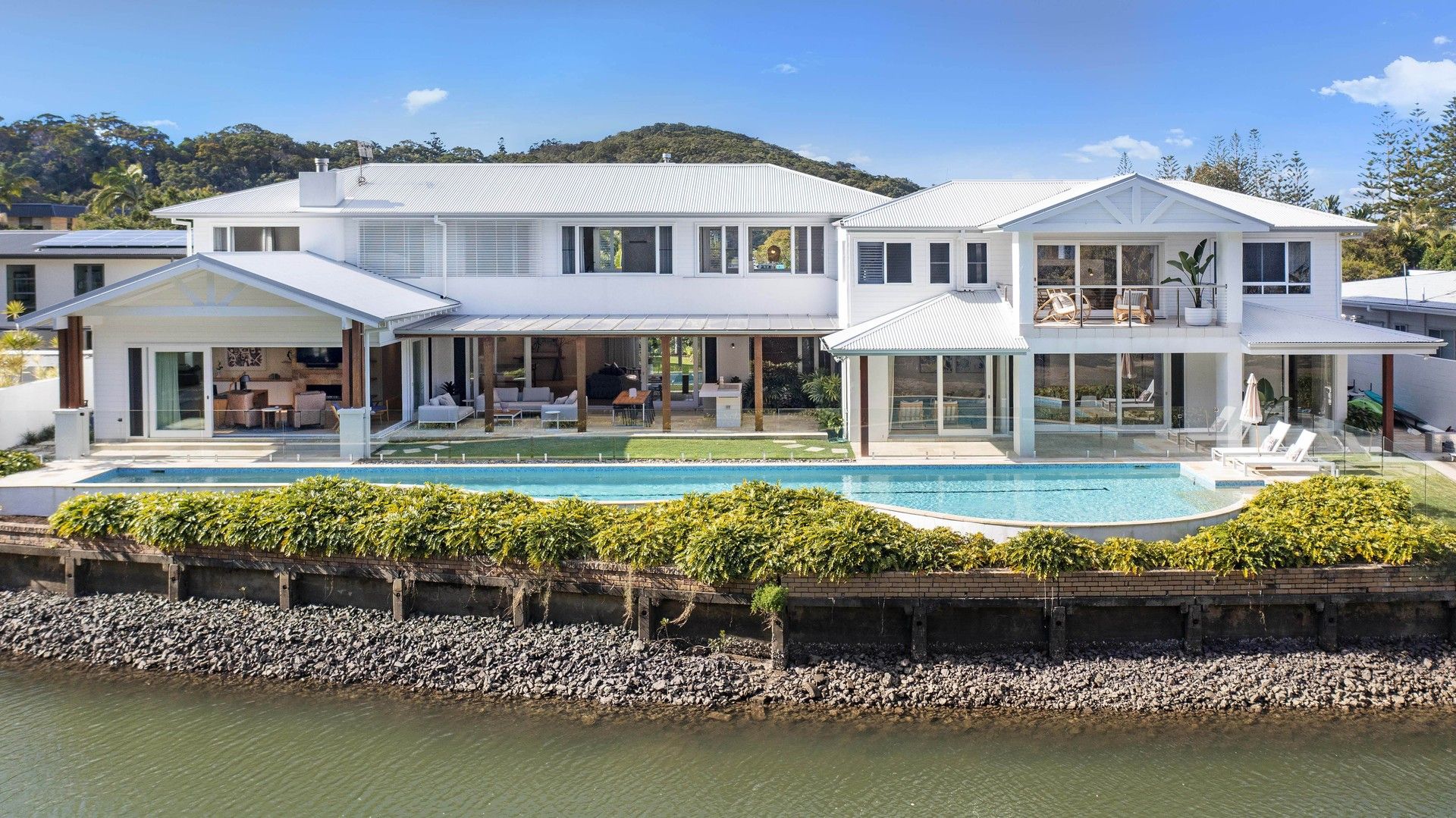 5 bedrooms House in 10-12 Elanora Drive BURLEIGH HEADS QLD, 4220