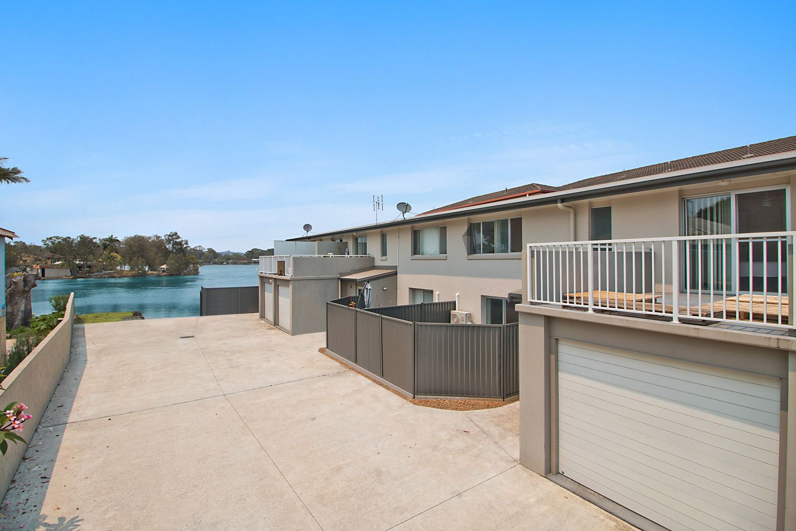 4/142 Kennedy Drive, Tweed Heads West Property History & Address