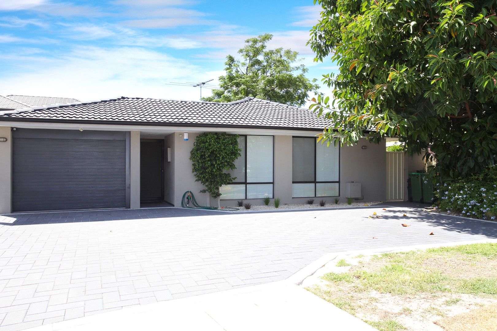 4 bedrooms House in 13 Tonbridge Way MORLEY WA, 6062