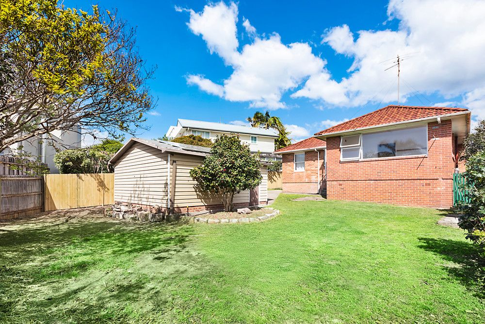 28 Farnell Street, Curl Curl NSW 2096, Image 2