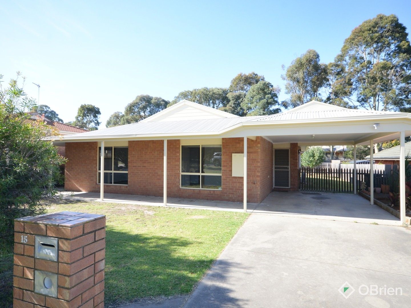 3 bedrooms House in 15 Alvin Court BAIRNSDALE VIC, 3875