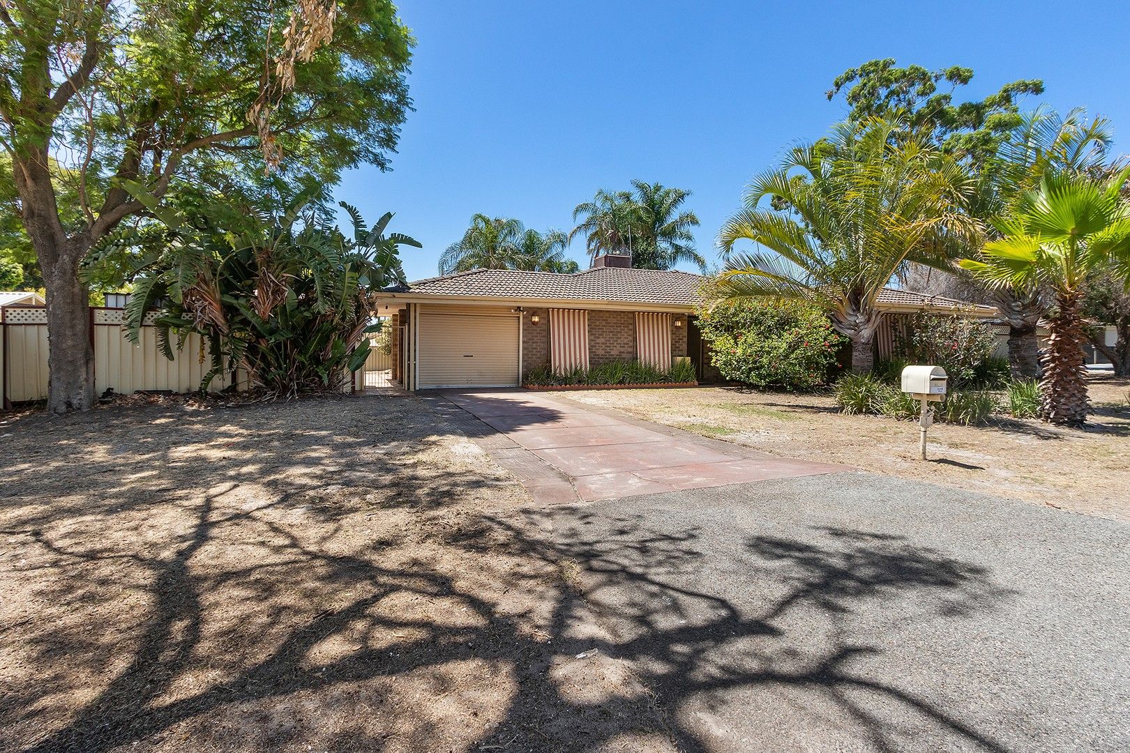 4 bedrooms House in 1 Bessant Court CAMILLO WA, 6111