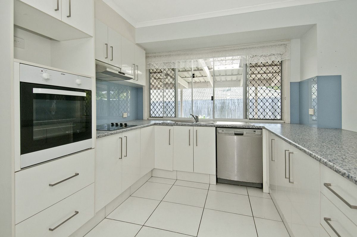 4 bedrooms House in 29 Cootharaba Drive HELENSVALE QLD, 4212