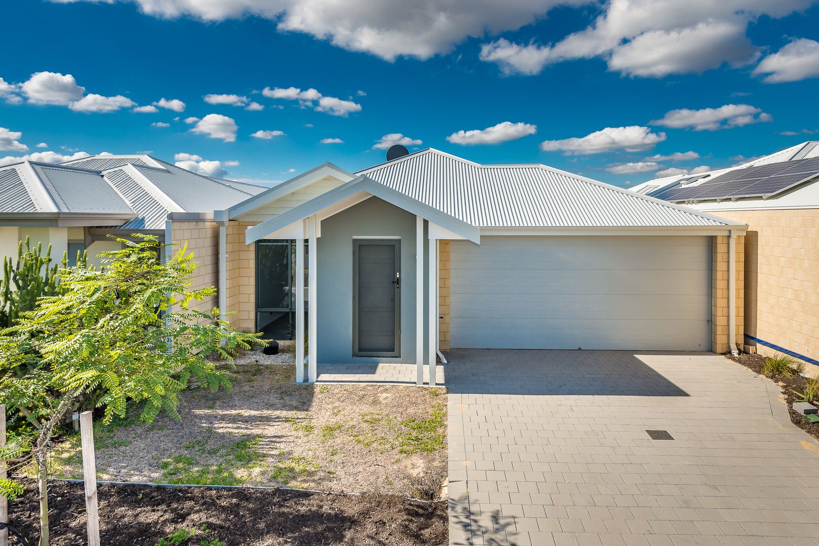 4 bedrooms House in 11 Dolphin Drive ALKIMOS WA, 6038