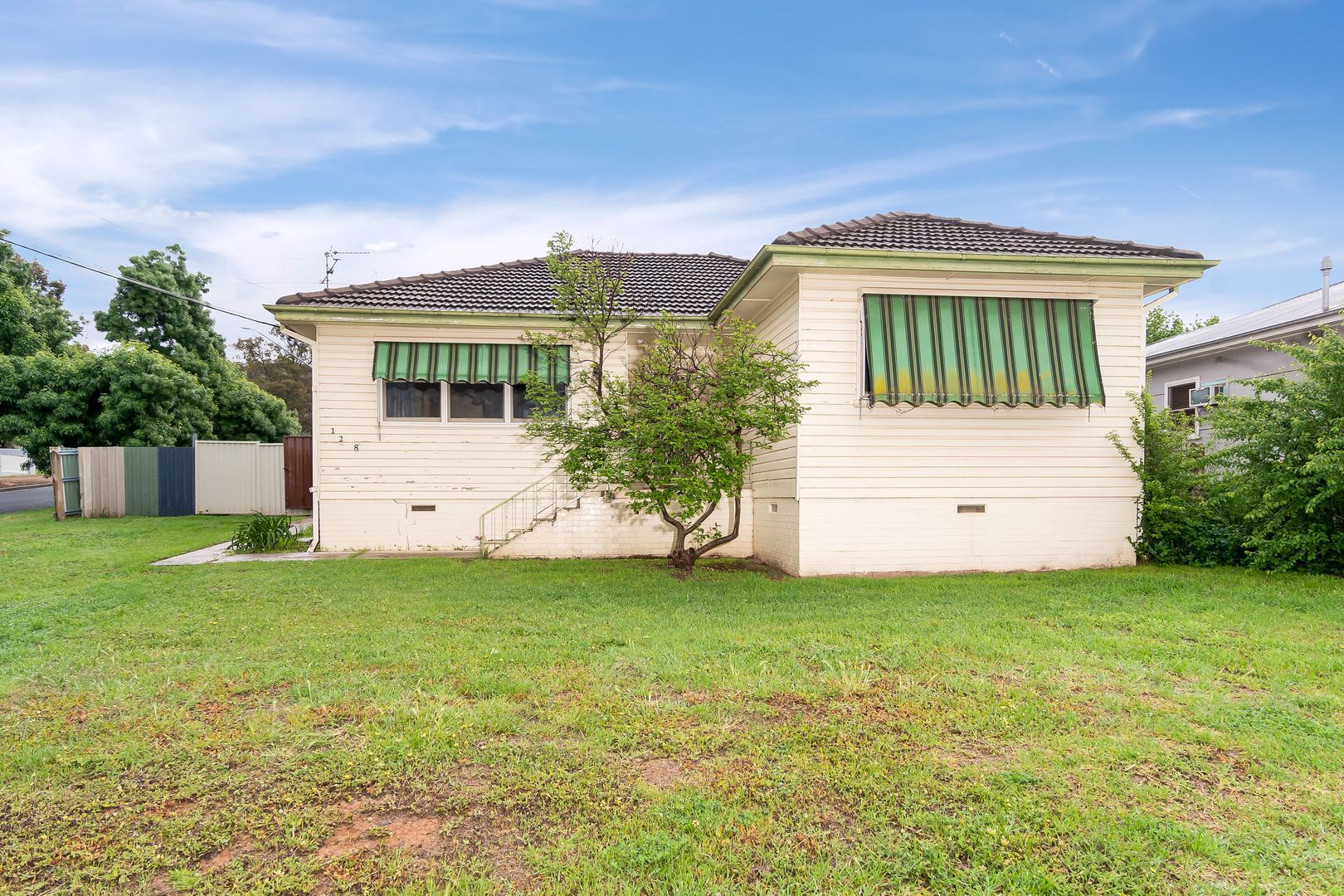 128 Meadow Street, Kooringal NSW 2650 Domain