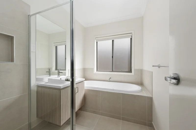 Additional image 8 of 72 Cinnamon Drive, Lake Gardens VIC 3355