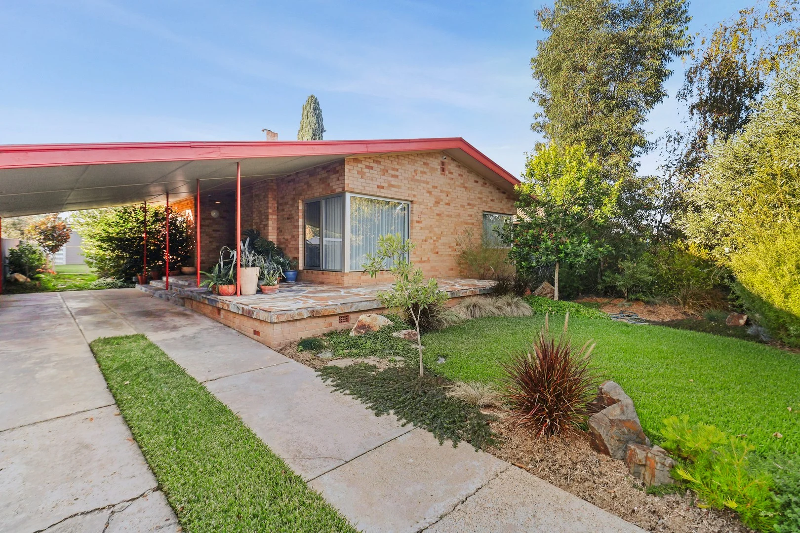 75 Tichborne Crescent, Kooringal NSW 2650