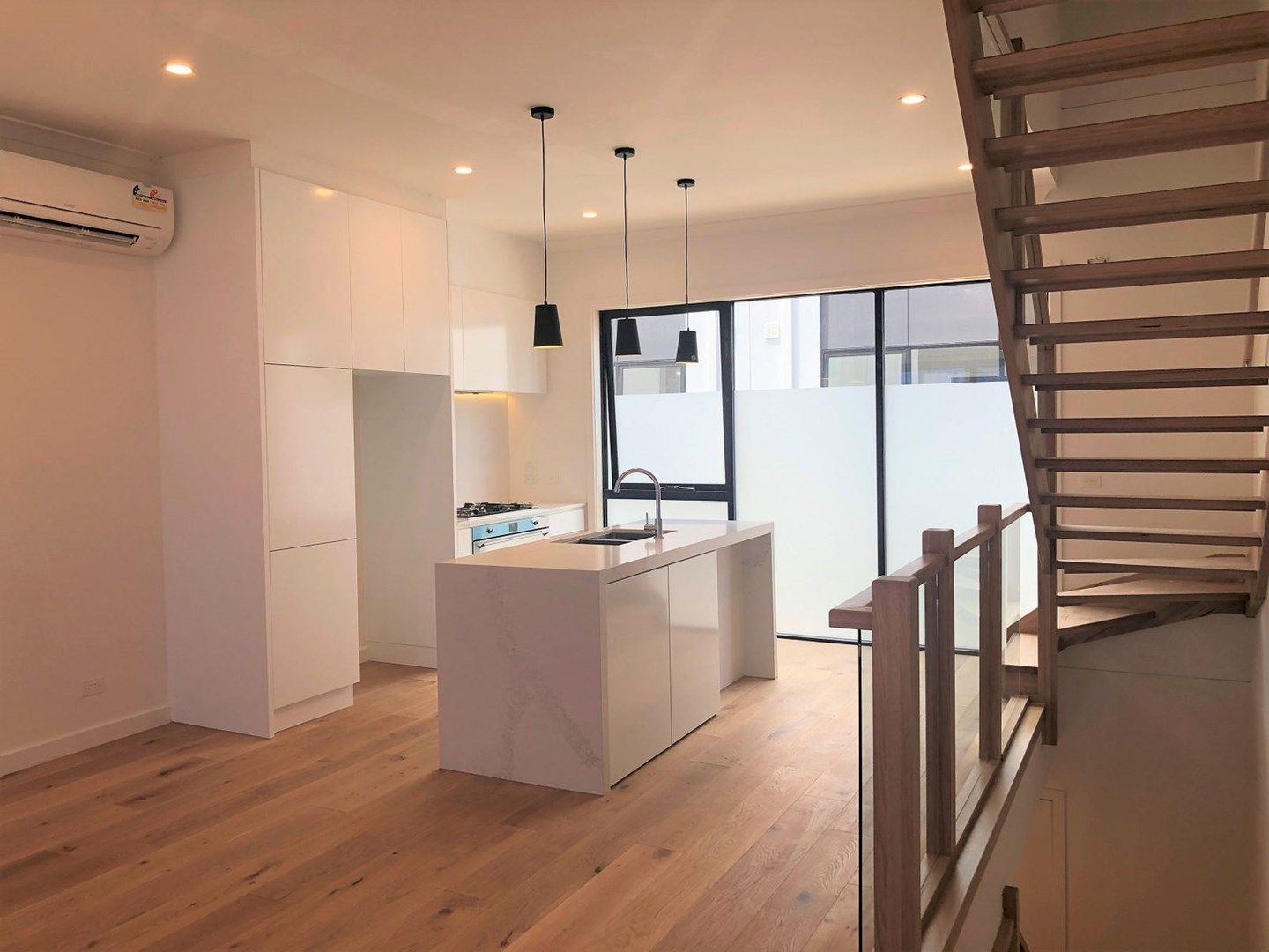 3 bedrooms Townhouse in 29 Tomkins Road PORT MELBOURNE VIC, 3207