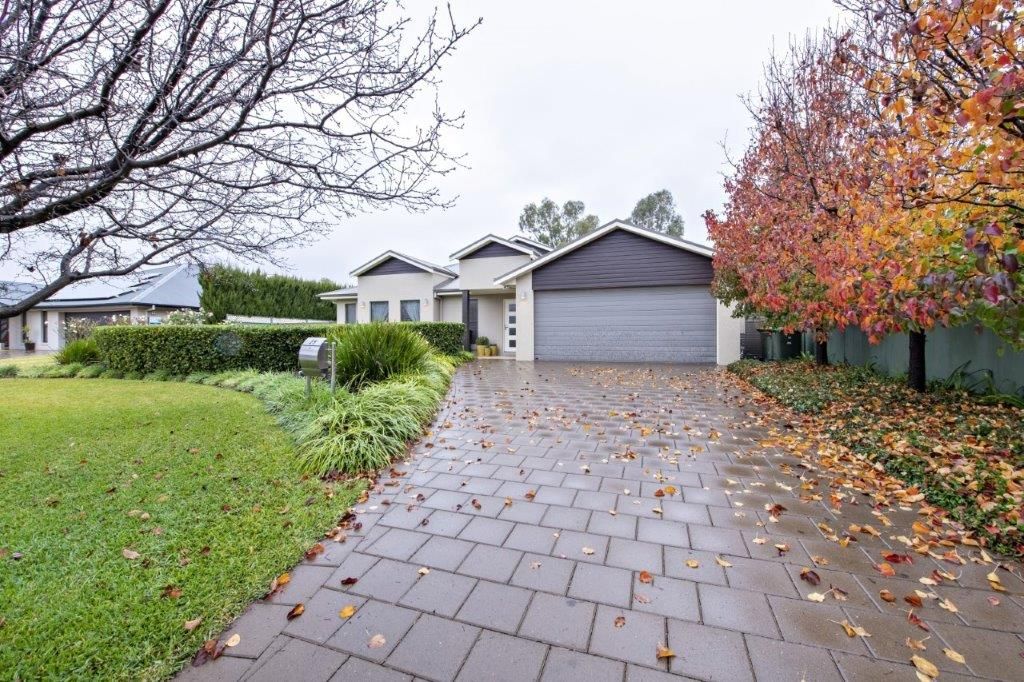 4 bedrooms House in 29 Regand Park Boulevard DUBBO NSW, 2830