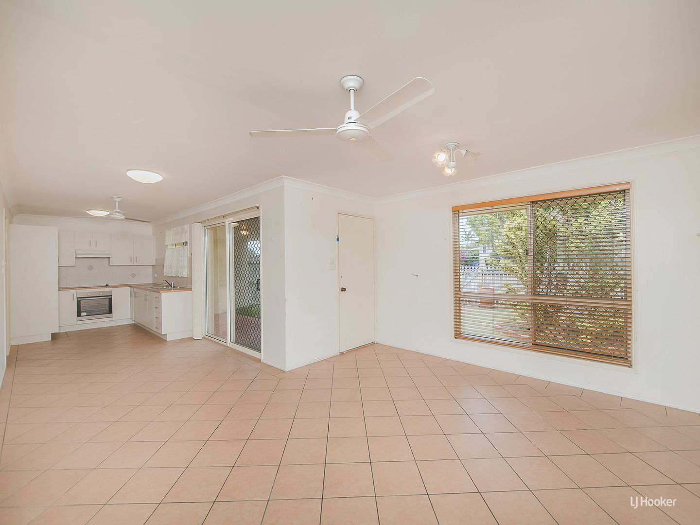 3/406 Dean Street, Frenchville QLD 4701, Image 2