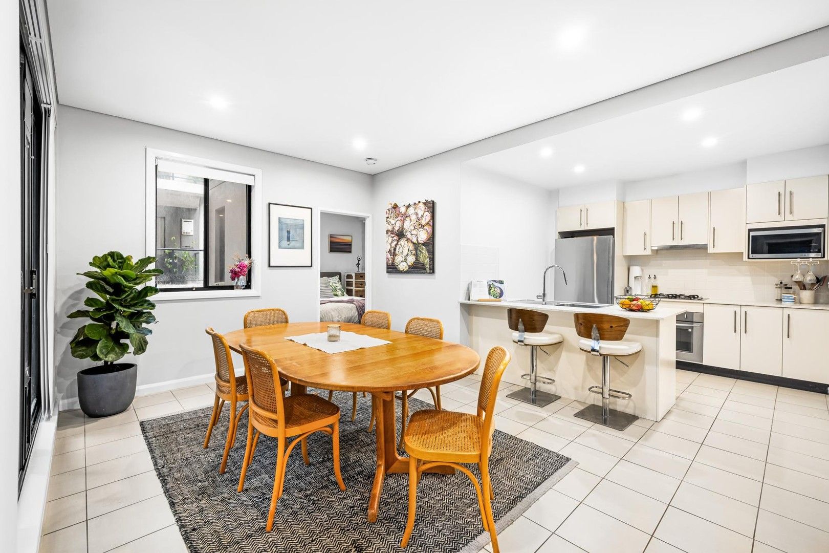 2 bedrooms Apartment / Unit / Flat in 13/10 Oaks Avenue DEE WHY NSW, 2099