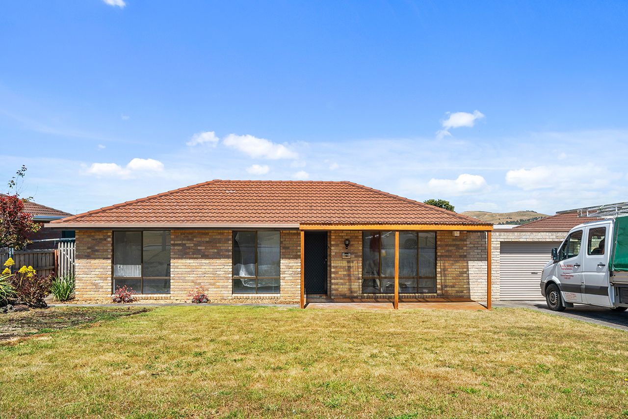 3 bedrooms House in 18 Woodleigh Drive OAKDOWNS TAS, 7019