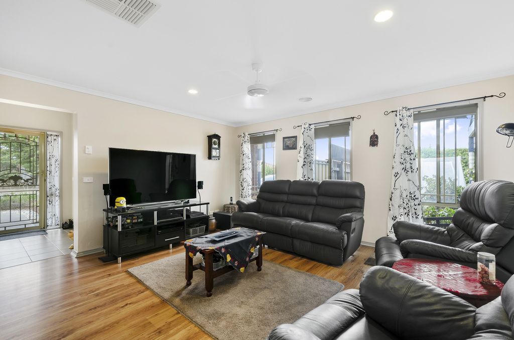 32 Toulouse Crescent, Hoppers Crossing VIC 3029, Image 2