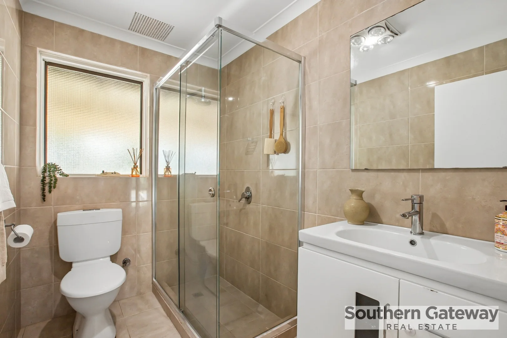 Additional image 11 of 65 Chisham Avenue, Parmelia WA 6167