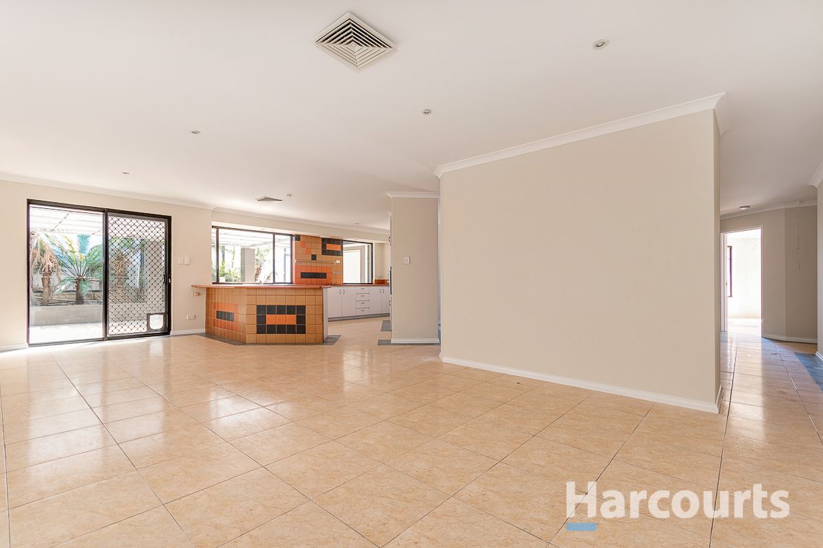 11 Hinckley Parkway, Hocking WA 6065, Image 2