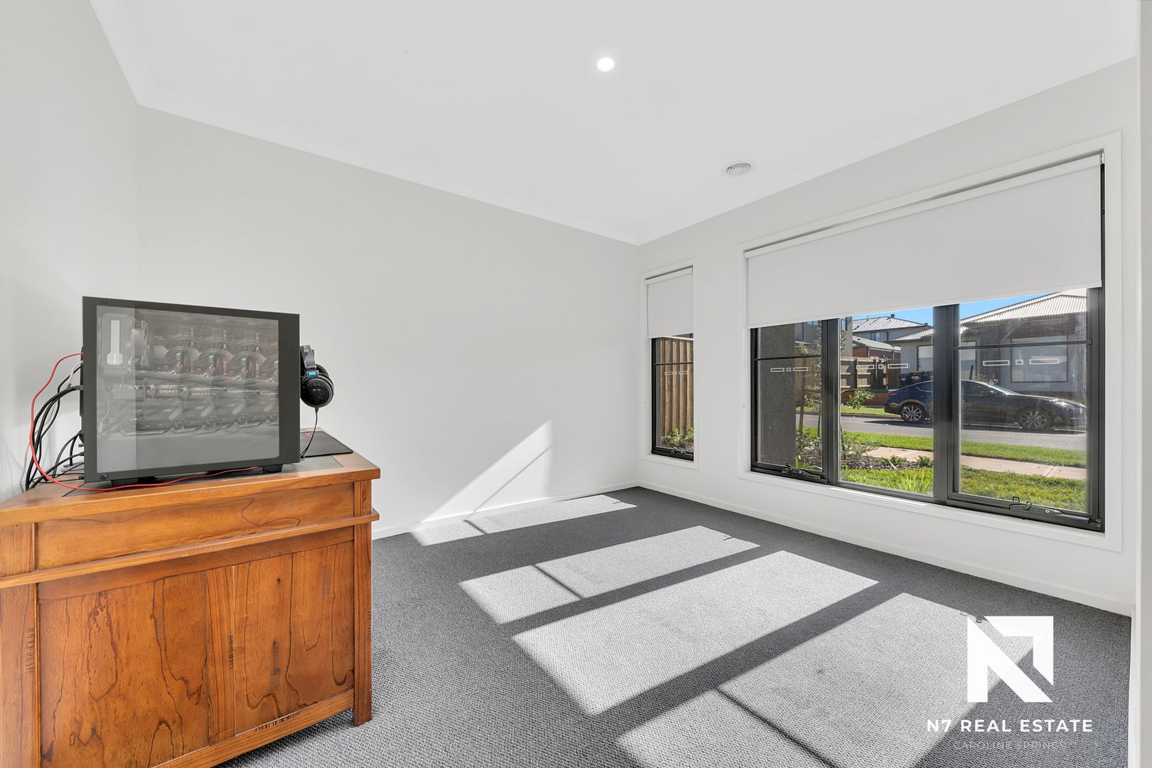 4 Octagonal Street, Bonnie Brook VIC 3335, Image 2