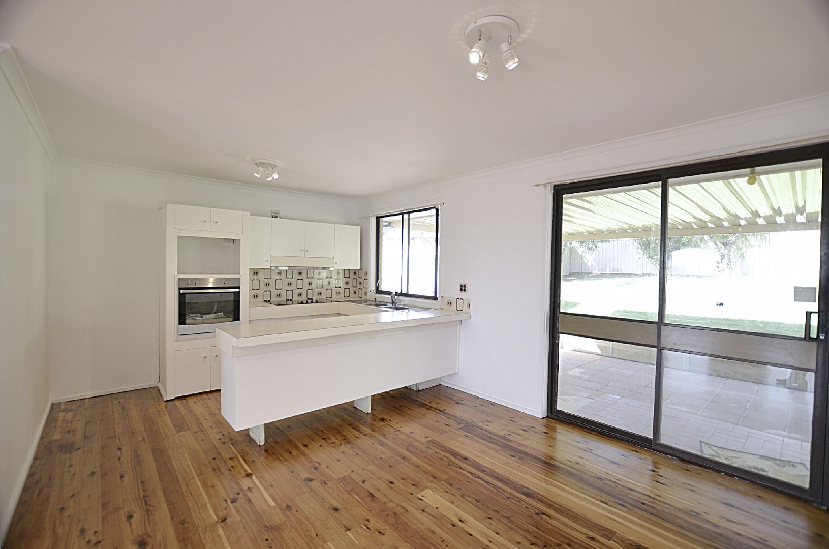 12 COOGEE PLACE, Woodbine NSW 2560, Image 2