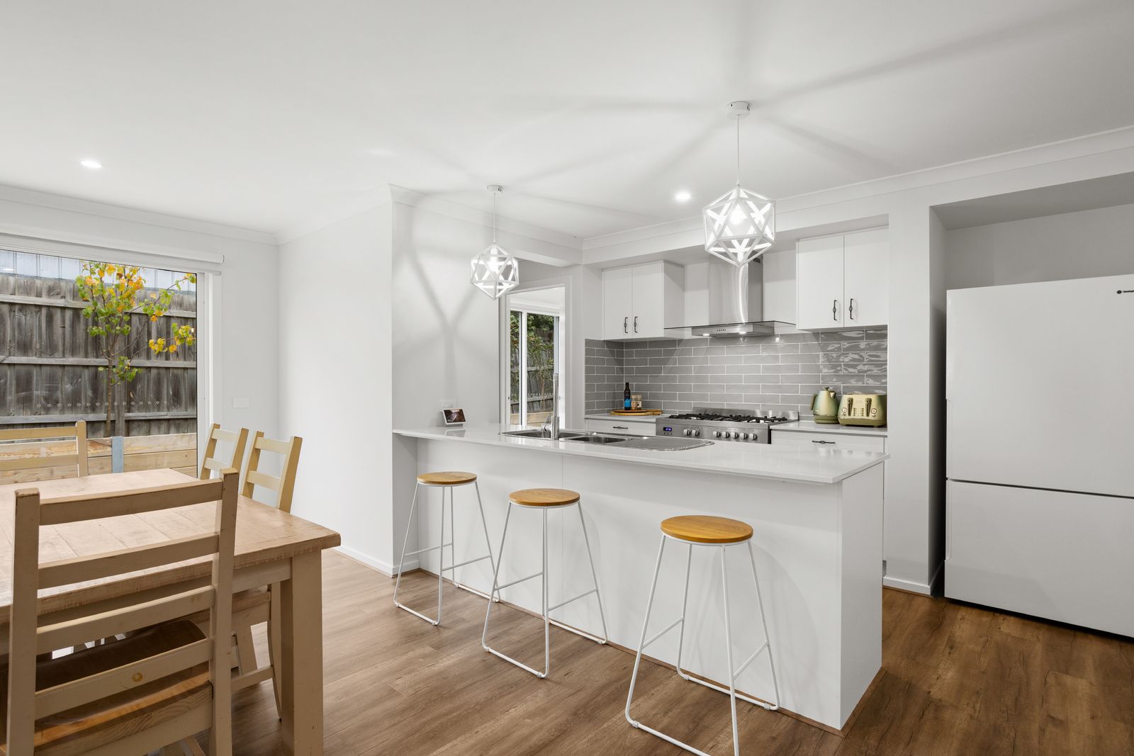 25 Moorfield Avenue, Rosebud VIC 3939 House For Rent 690 Domain