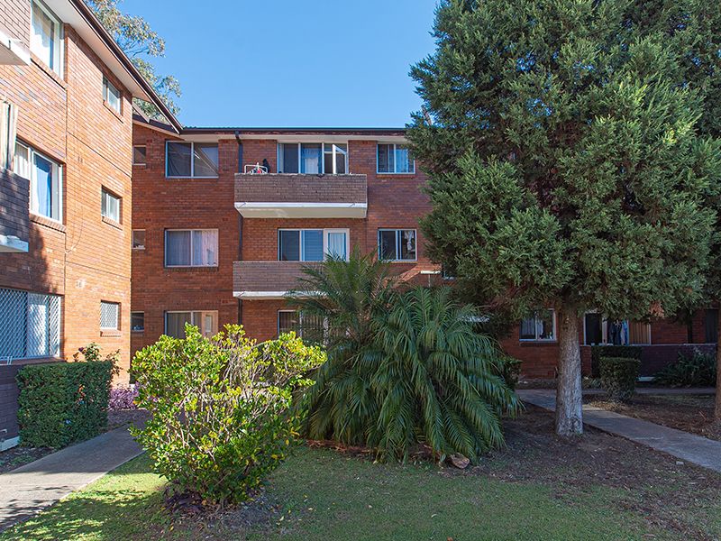 2 bedrooms Apartment / Unit / Flat in 16/186-188 Sandal Crescent CARRAMAR NSW, 2163