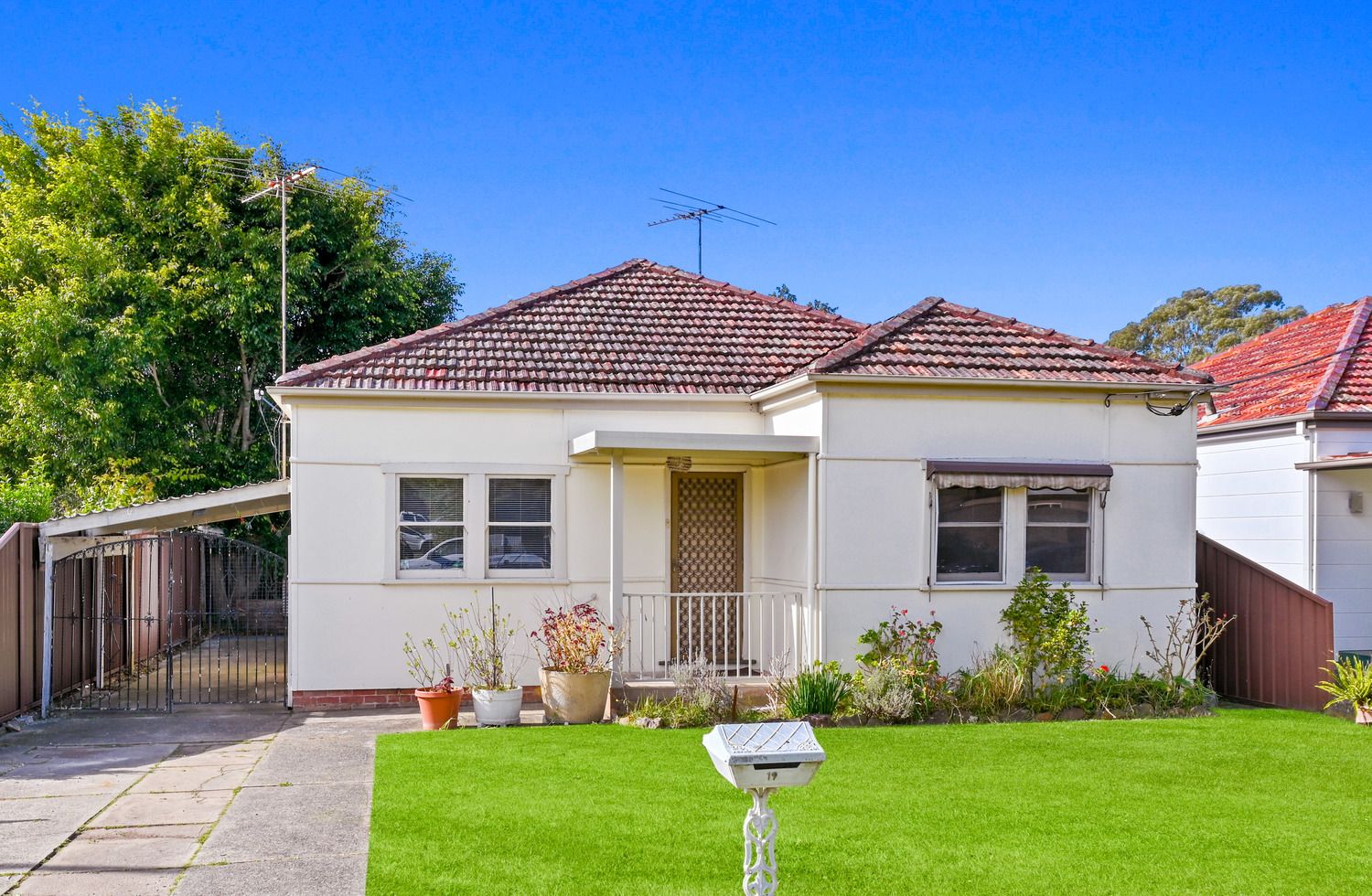 3 bedrooms House in 19 Newey Avenue PADSTOW NSW, 2211