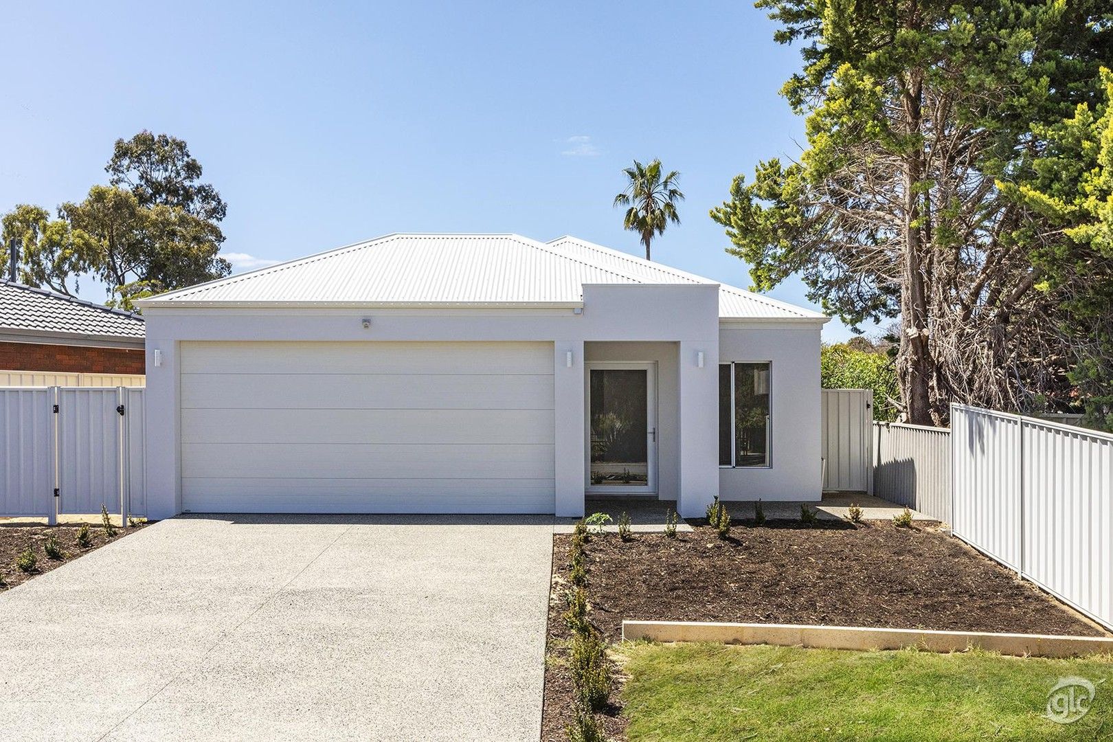 3 bedrooms House in 4a Hefron Way PARMELIA WA, 6167