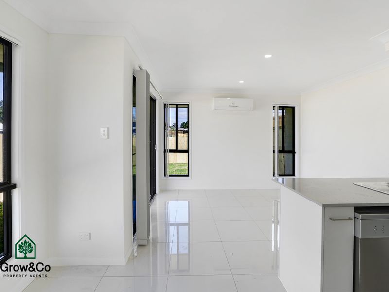 2/4 Wright Crescent, Flinders View QLD 4305, Image 2
