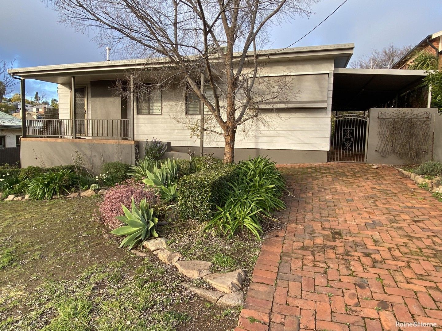 4 bedrooms House in 19 Hill Street PARKES NSW, 2870
