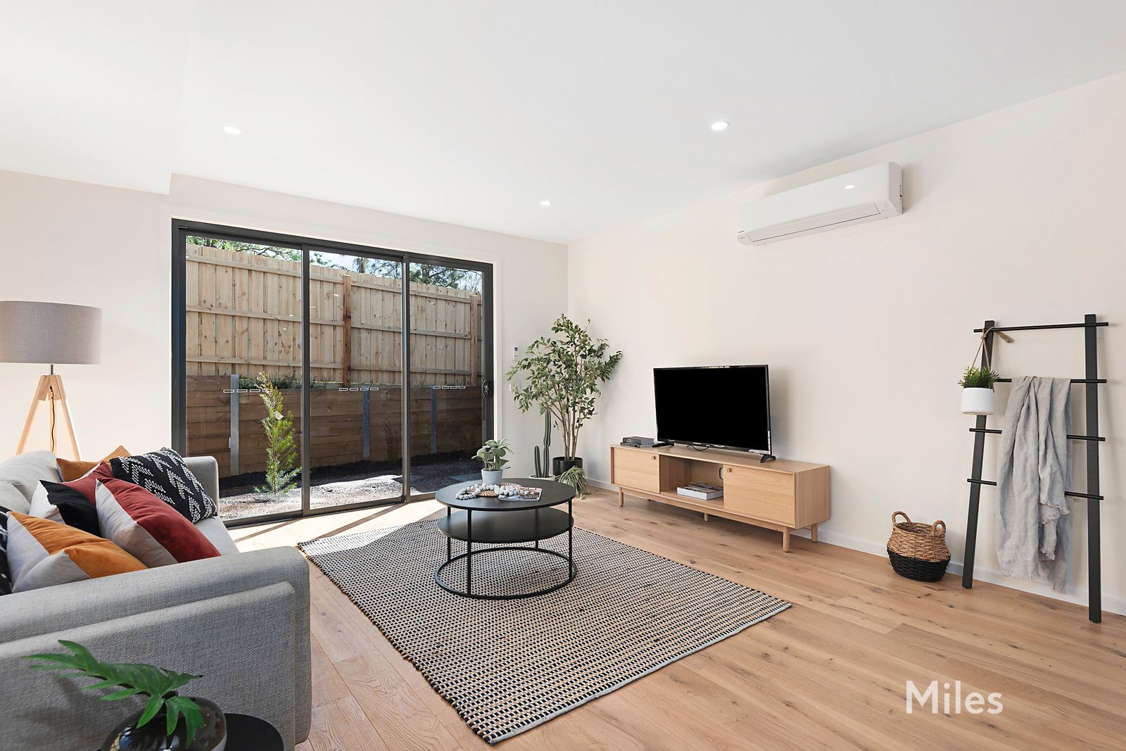 1  /11 Manton Street, Heidelberg VIC 3084, Image 1