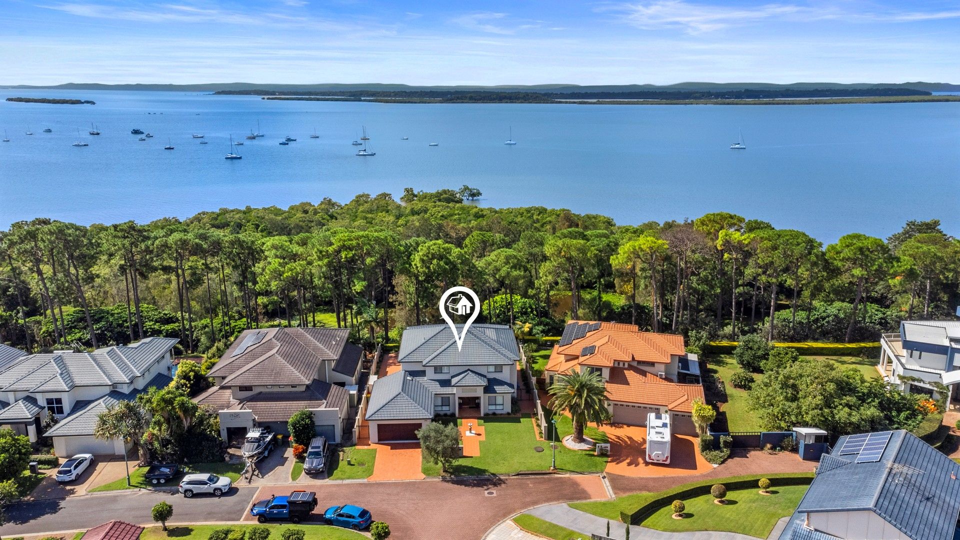 4 bedrooms House in 21 The Rampart REDLAND BAY QLD, 4165