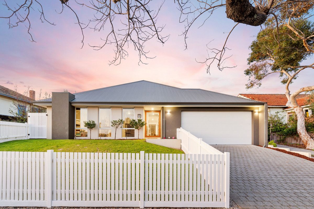 4 bedrooms House in 24 Nicholas Crescent HILTON WA, 6163