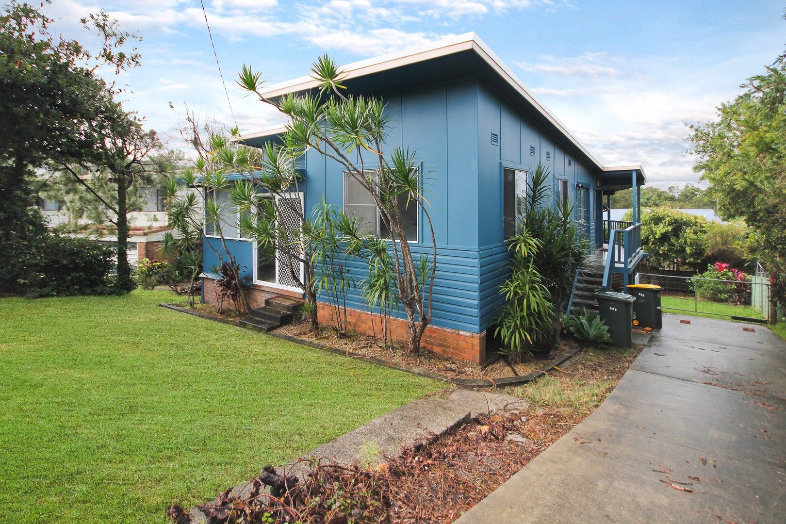 2 bedrooms House in 990 Ocean Drive BONNY HILLS NSW, 2445