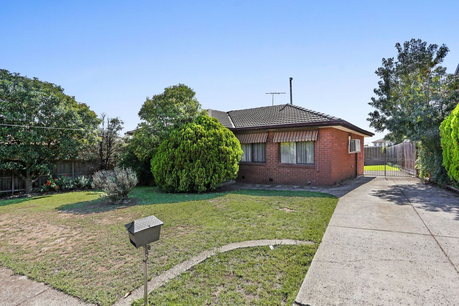 3 Woodleigh Place, Gladstone Park Property History & Address Research