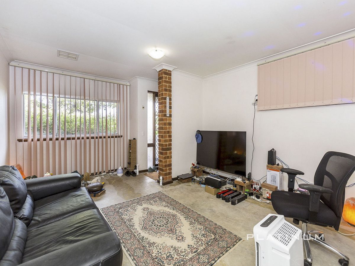 8B Elwood Court, Craigie WA 6025, Image 2