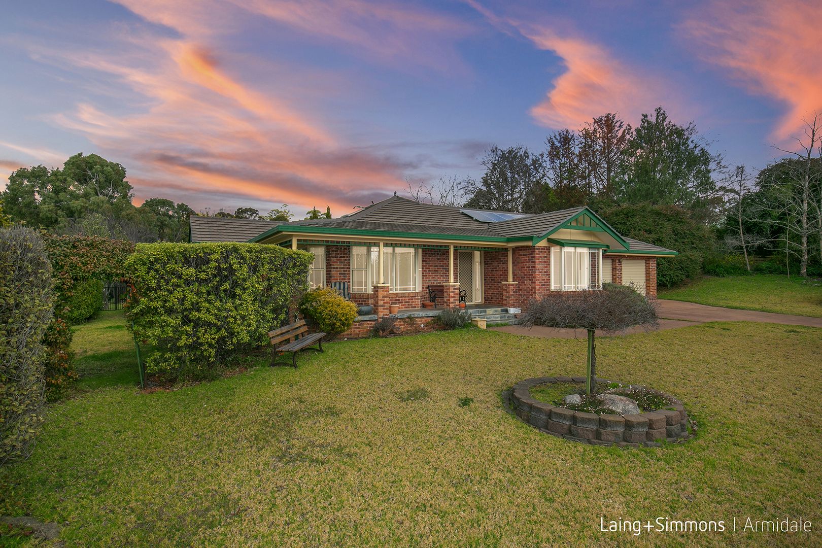 72 The Avenue Armidale Nsw 2350 Domain