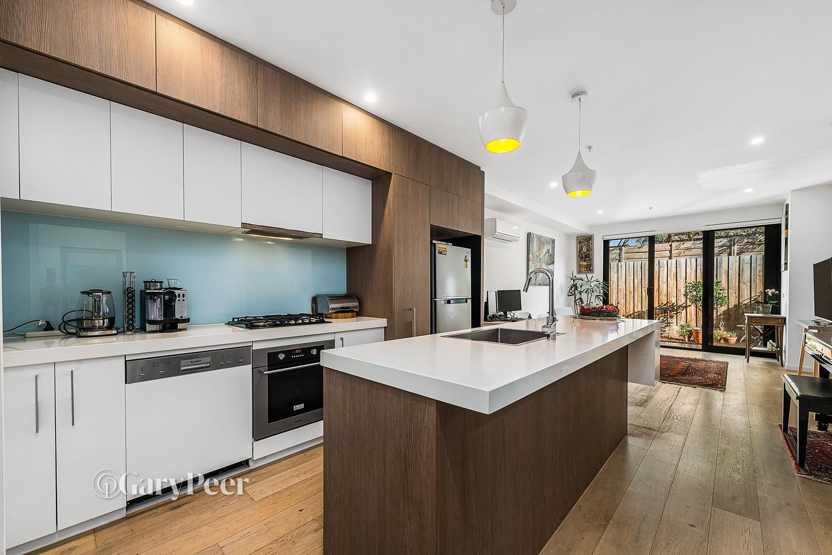 2 bedrooms Apartment / Unit / Flat in 11/1298 Glen Huntly Road CARNEGIE VIC, 3163