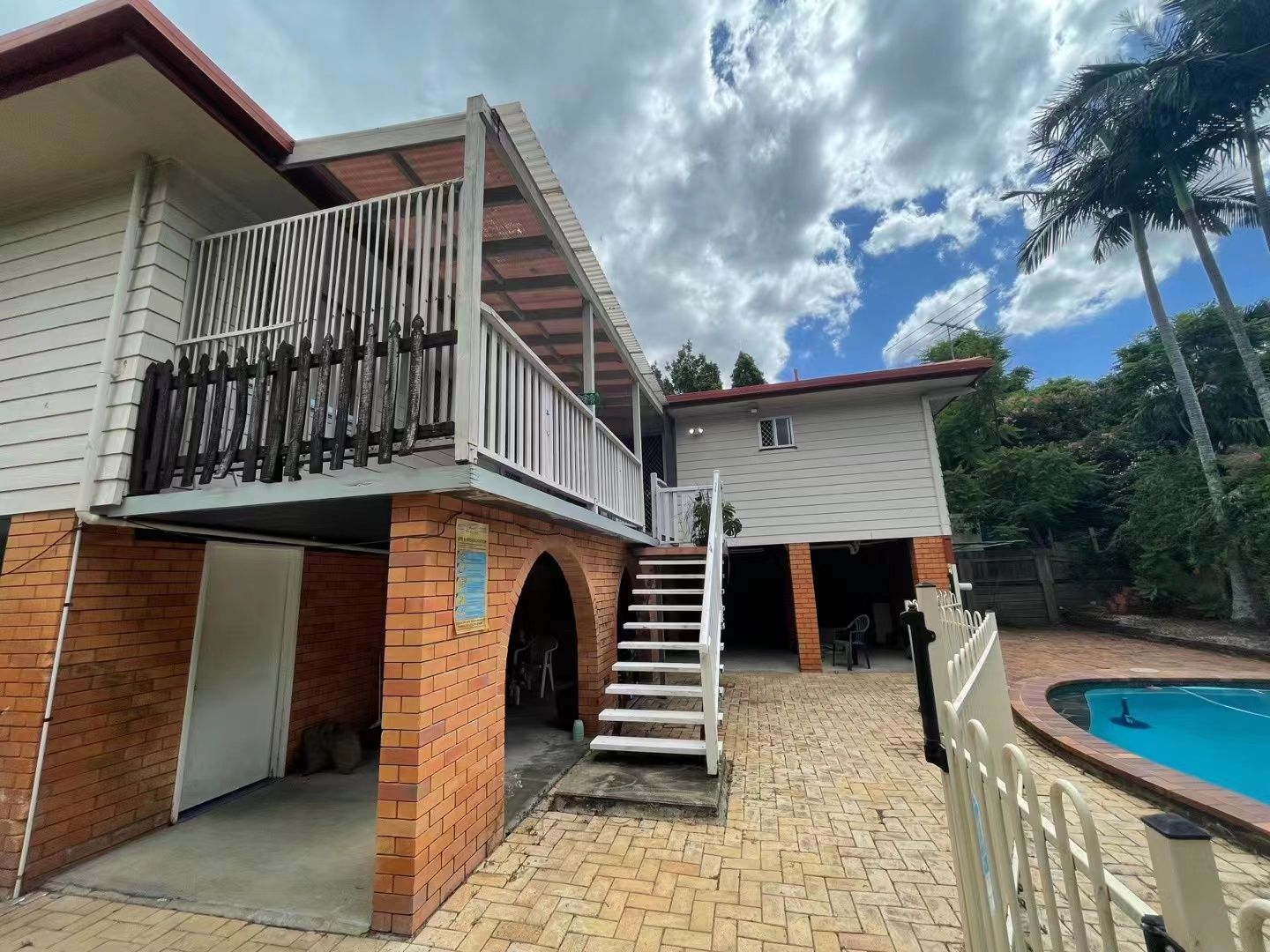 6 bedrooms House in 64 Mascar Street UPPER MOUNT GRAVATT QLD, 4122