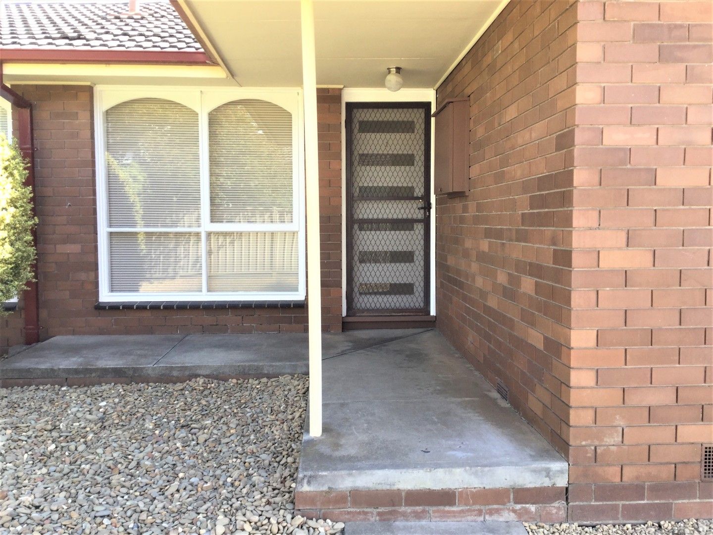 2 bedrooms Apartment / Unit / Flat in 1/1021 Grevillea Road WENDOUREE VIC, 3355