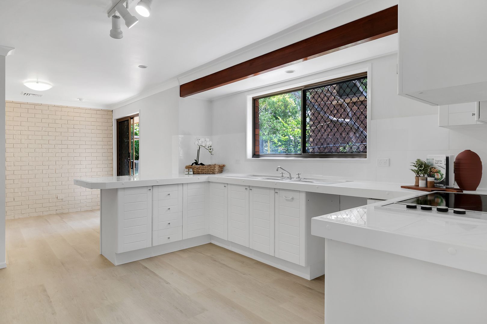 104 Crewe Street, Mount Gravatt East QLD 4122 House For Rent 800