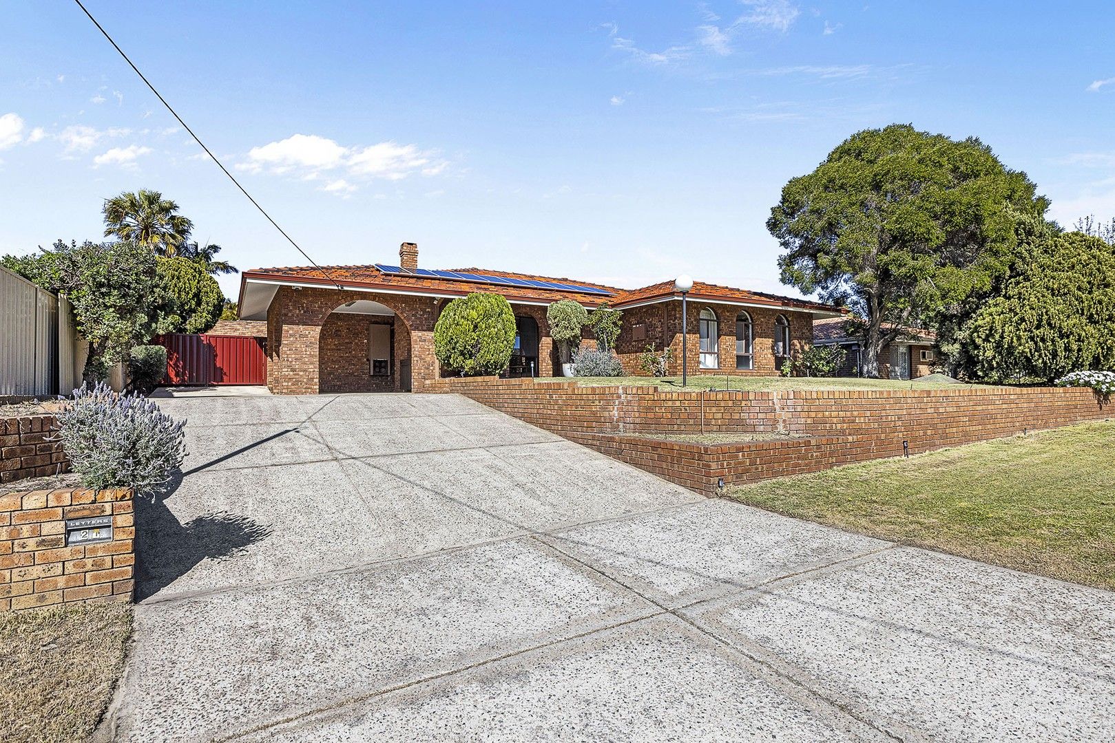 4 bedrooms House in 21 Damepattie Drive WILLETTON WA, 6155