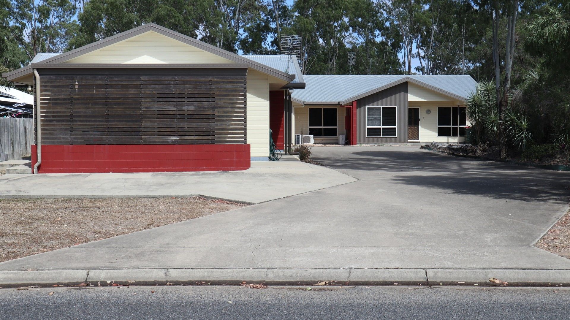 3 bedrooms House in 1, 2 & 3/8 Cassia Court NEBO QLD, 4742