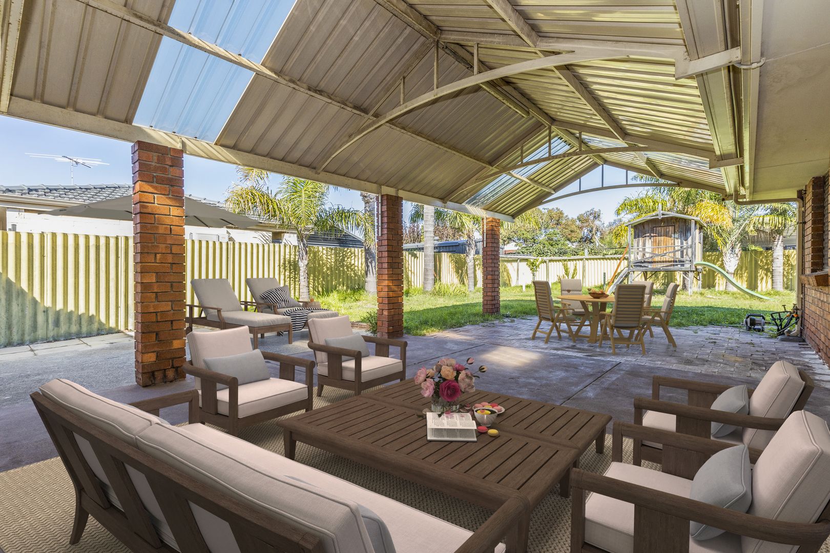 4 bedrooms House in 4 Lygnern Crescent KALLAROO WA, 6025