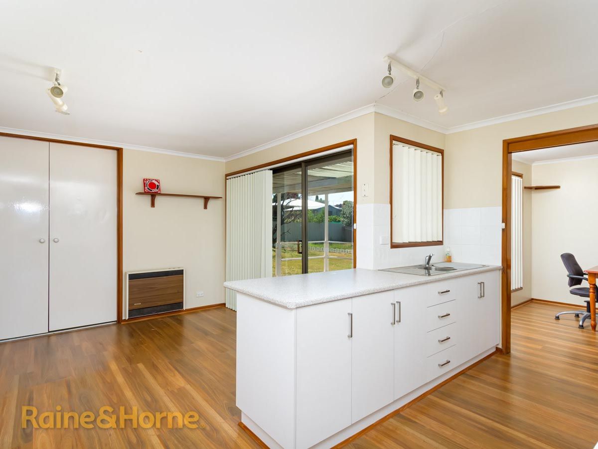 1 Menzies Avenue, Kooringal NSW 2650, Image 2