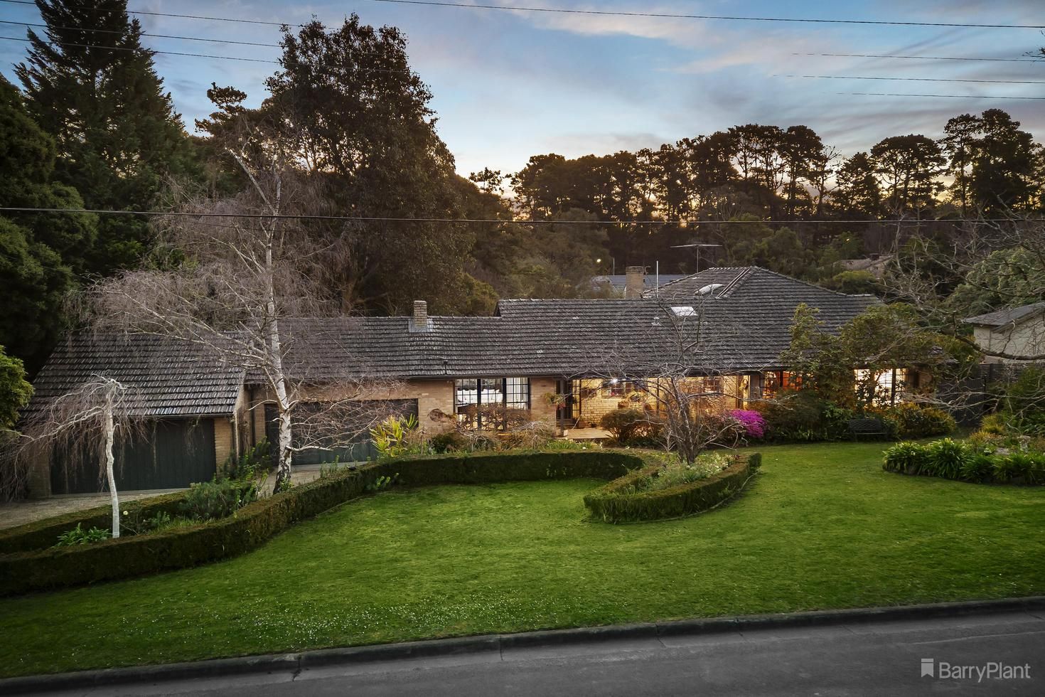 1719 Feversham Avenue, Park Orchards Property History & Address